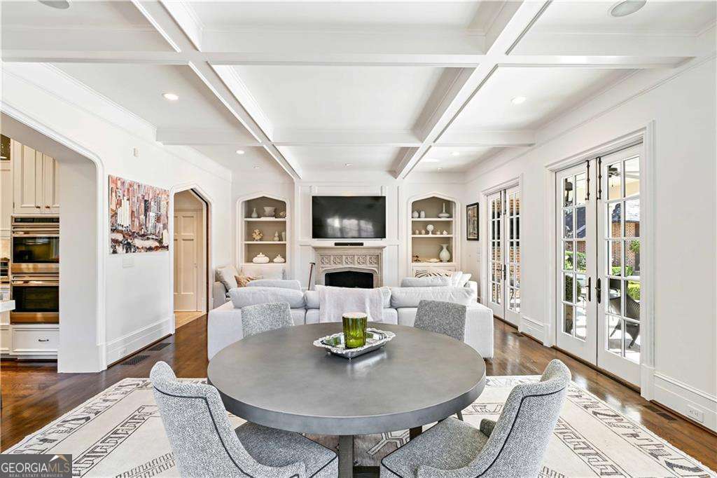 369 Pine Tree Drive NE