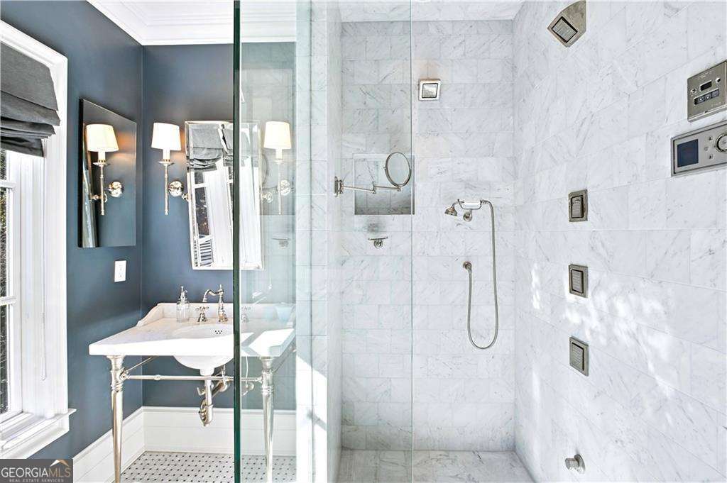 369 Pine Tree Drive NE