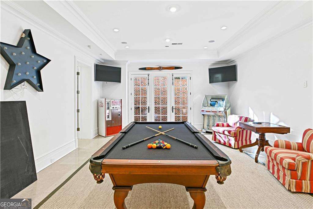 369 Pine Tree Drive NE