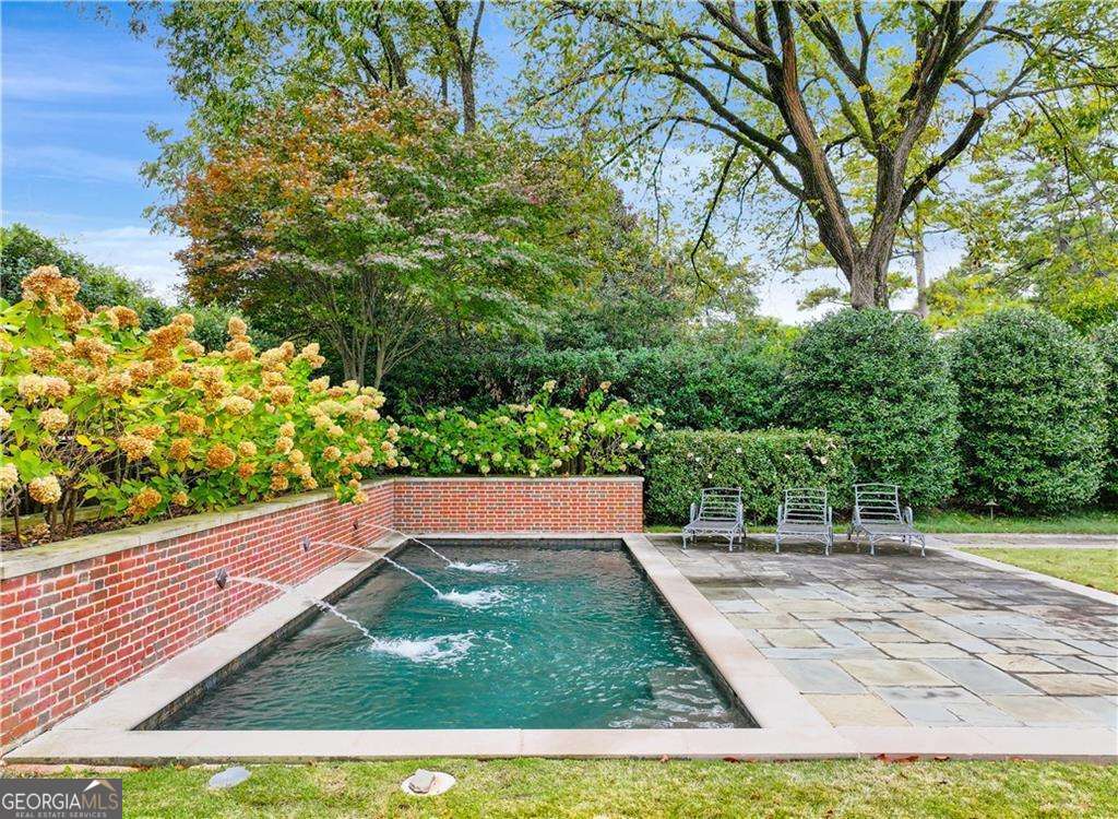 369 Pine Tree Drive NE