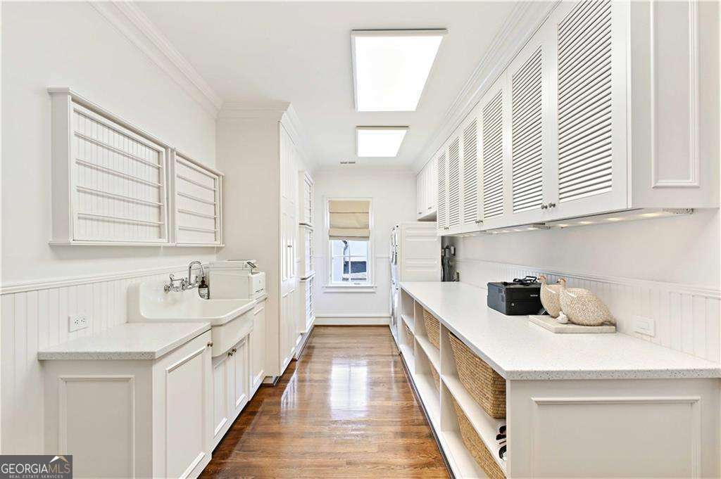 369 Pine Tree Drive NE