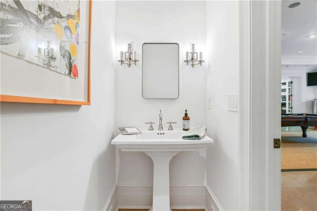 369 Pine Tree Drive NE