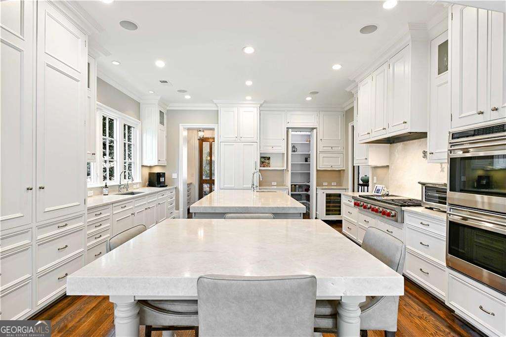 369 Pine Tree Drive NE