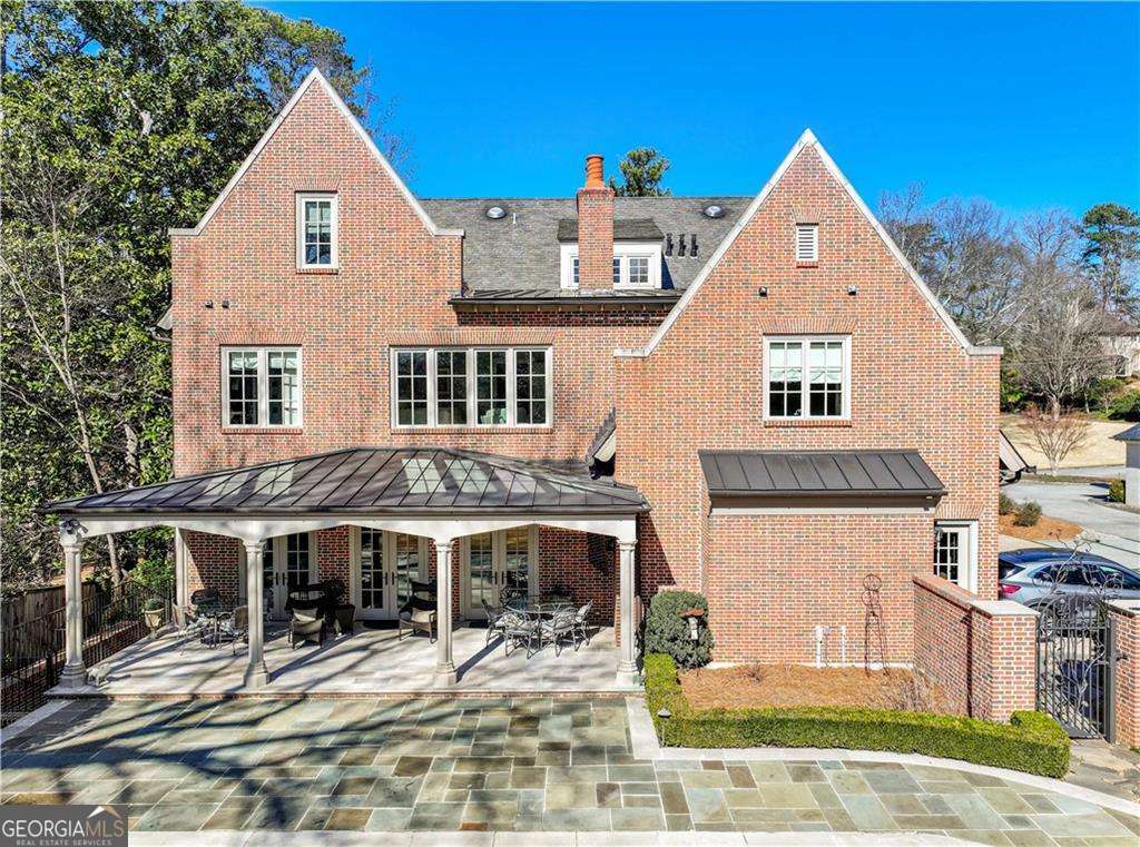 369 Pine Tree Drive NE