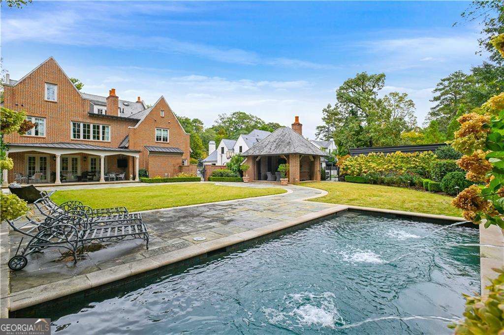 369 Pine Tree Drive NE