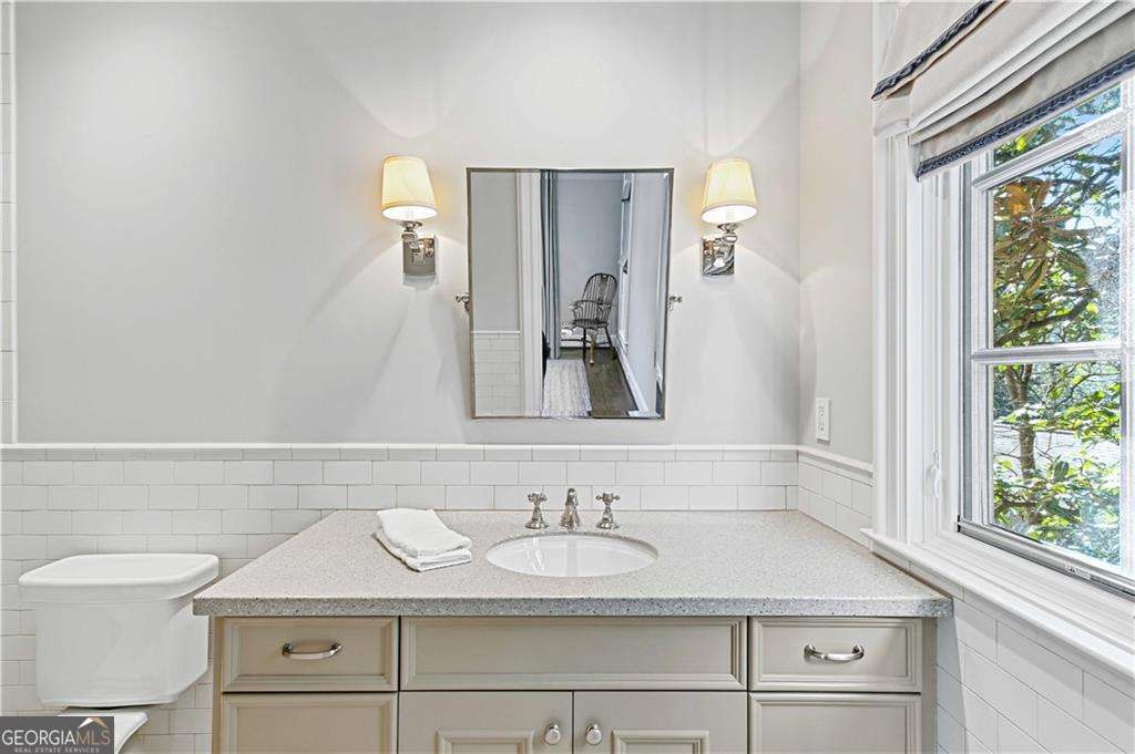 369 Pine Tree Drive NE