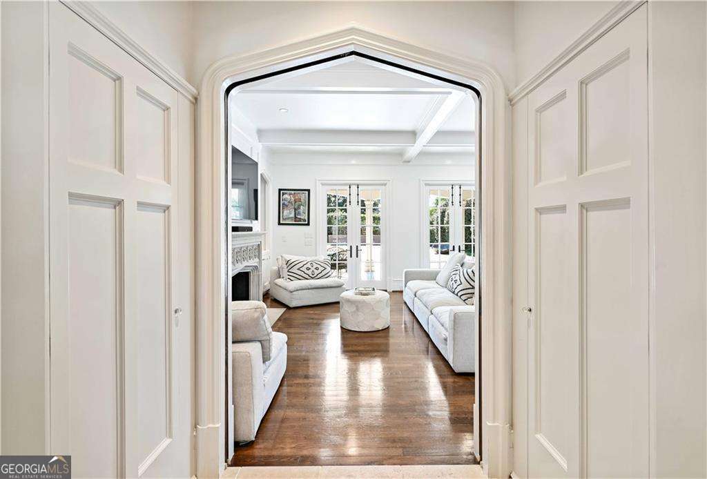 369 Pine Tree Drive NE