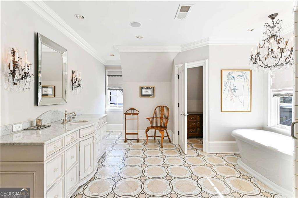 369 Pine Tree Drive NE