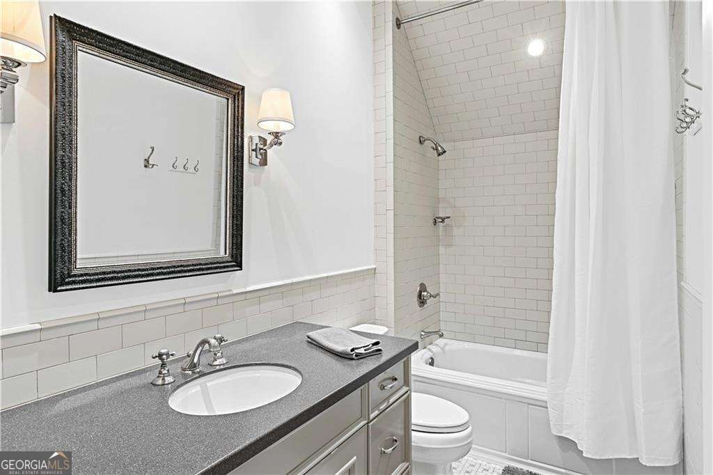 369 Pine Tree Drive NE