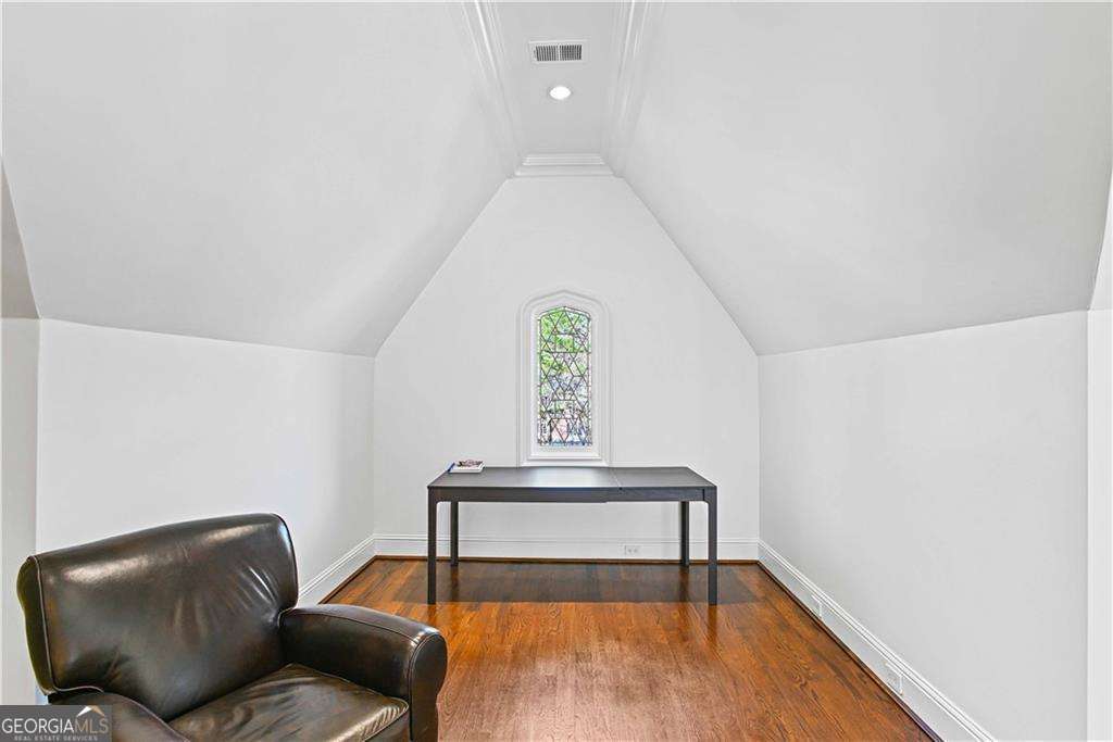 369 Pine Tree Drive NE