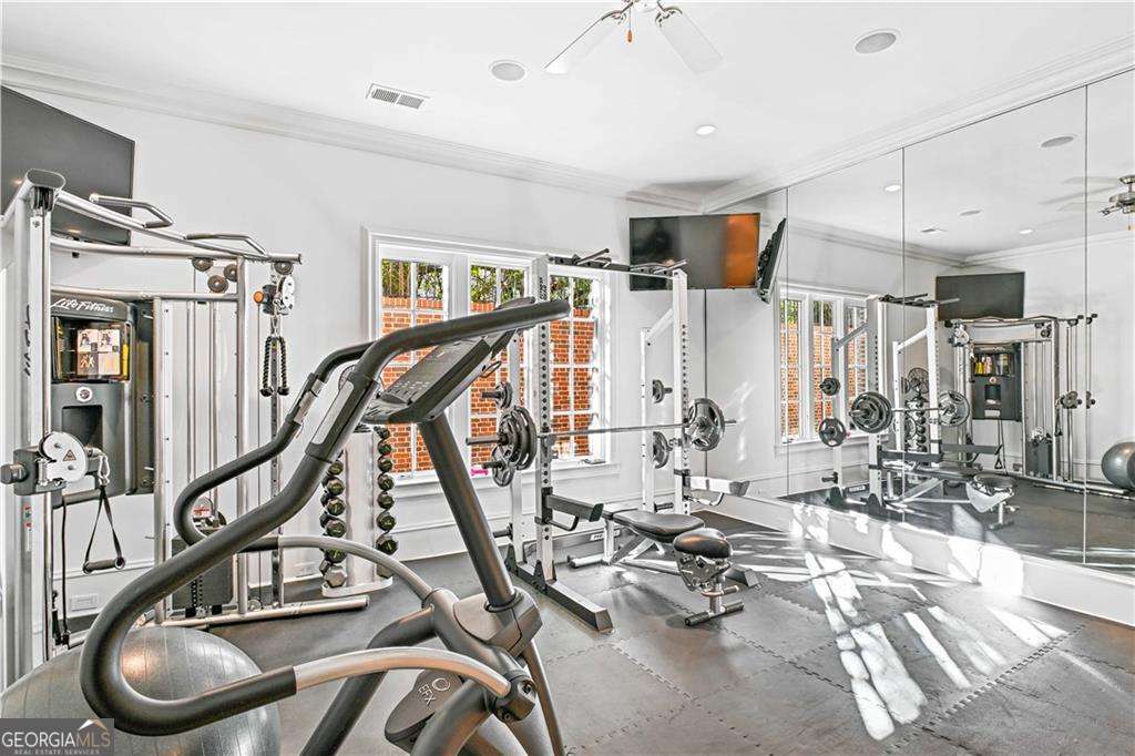 369 Pine Tree Drive NE