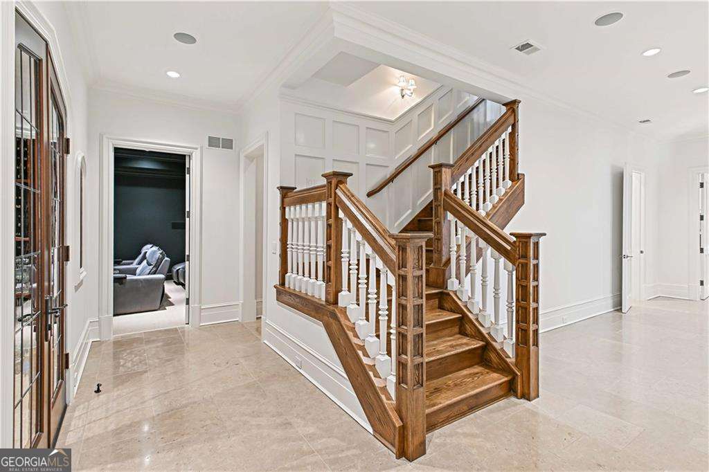 369 Pine Tree Drive NE