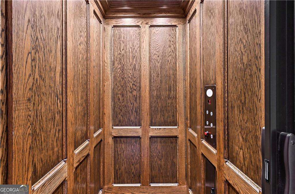 369 Pine Tree Drive NE