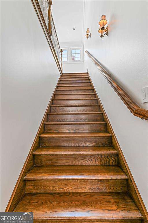 369 Pine Tree Drive NE