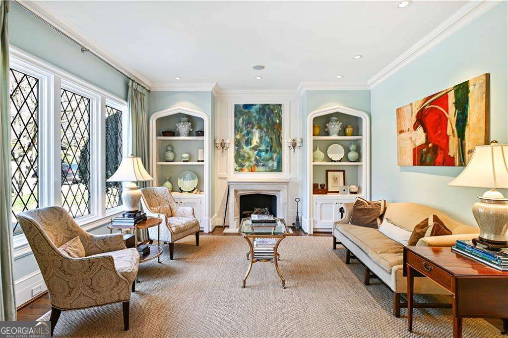 369 Pine Tree Drive NE