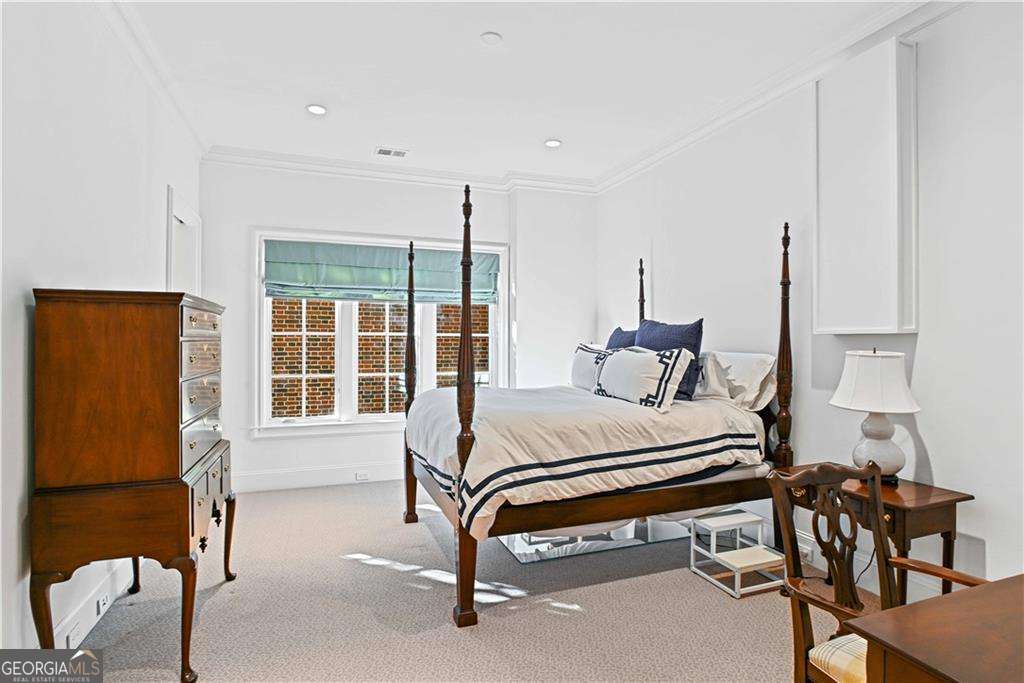 369 Pine Tree Drive NE