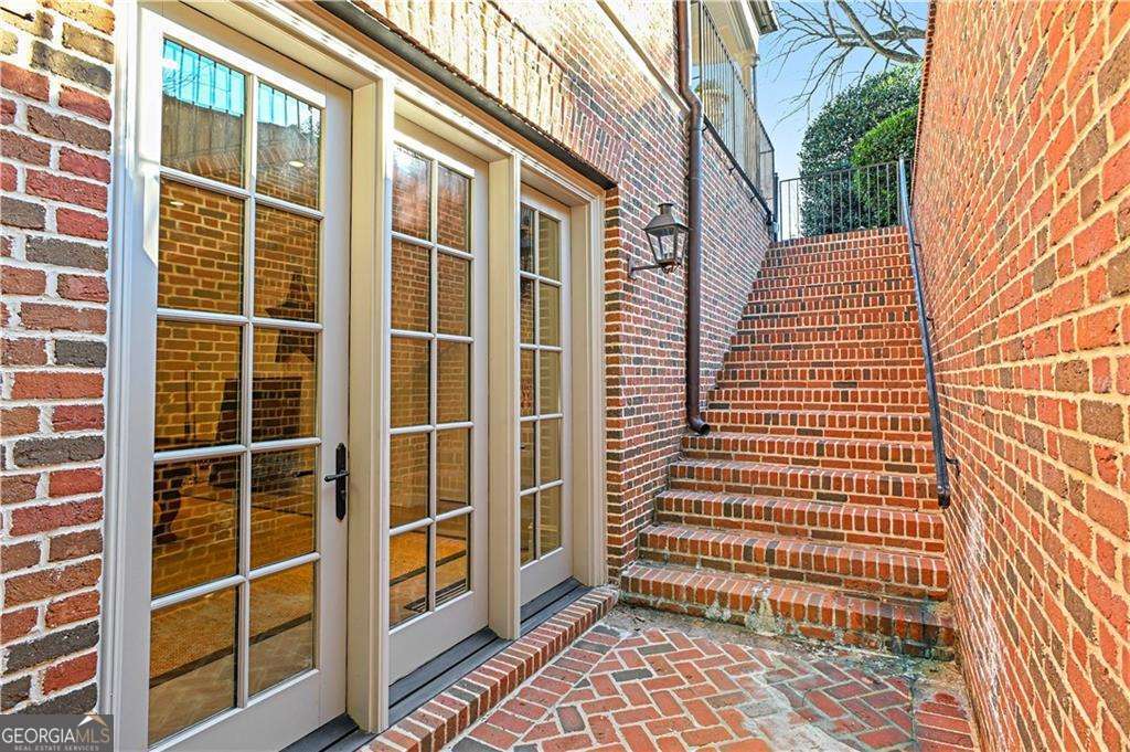 369 Pine Tree Drive NE