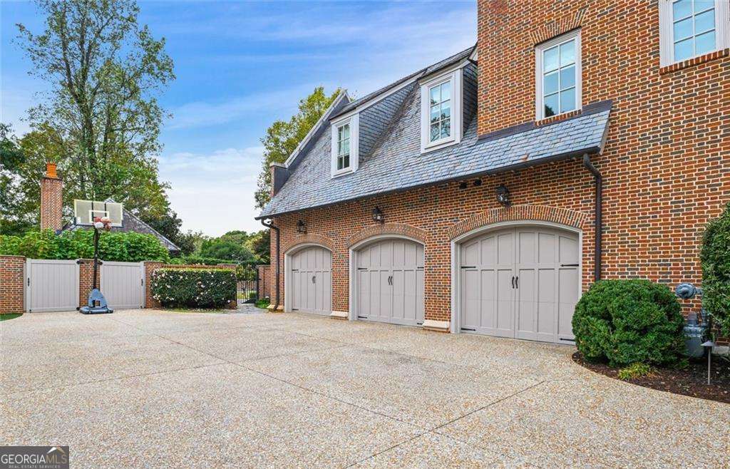 369 Pine Tree Drive NE