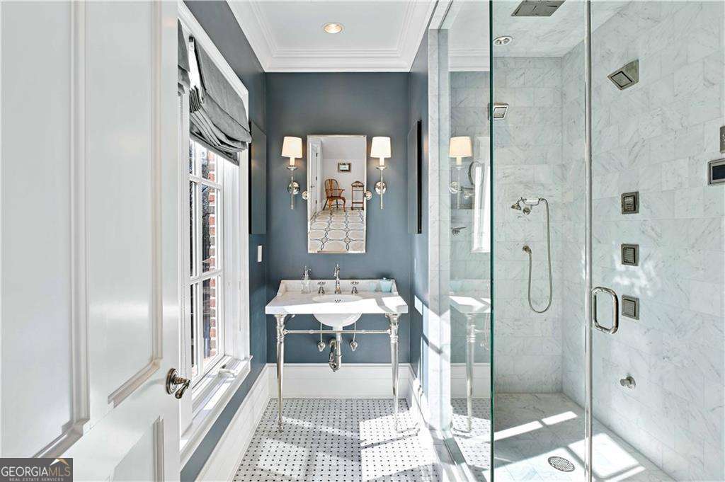 369 Pine Tree Drive NE