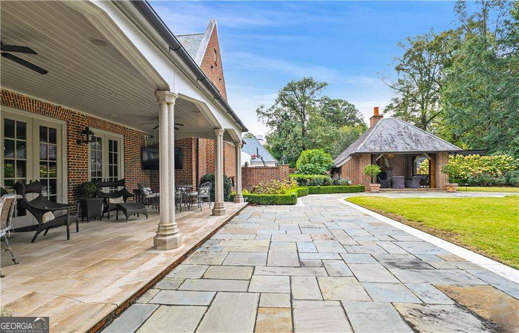 369 Pine Tree Drive NE