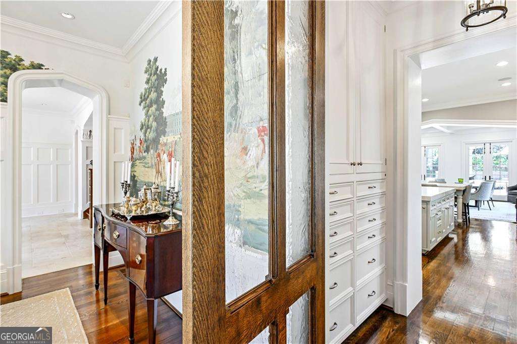 369 Pine Tree Drive NE