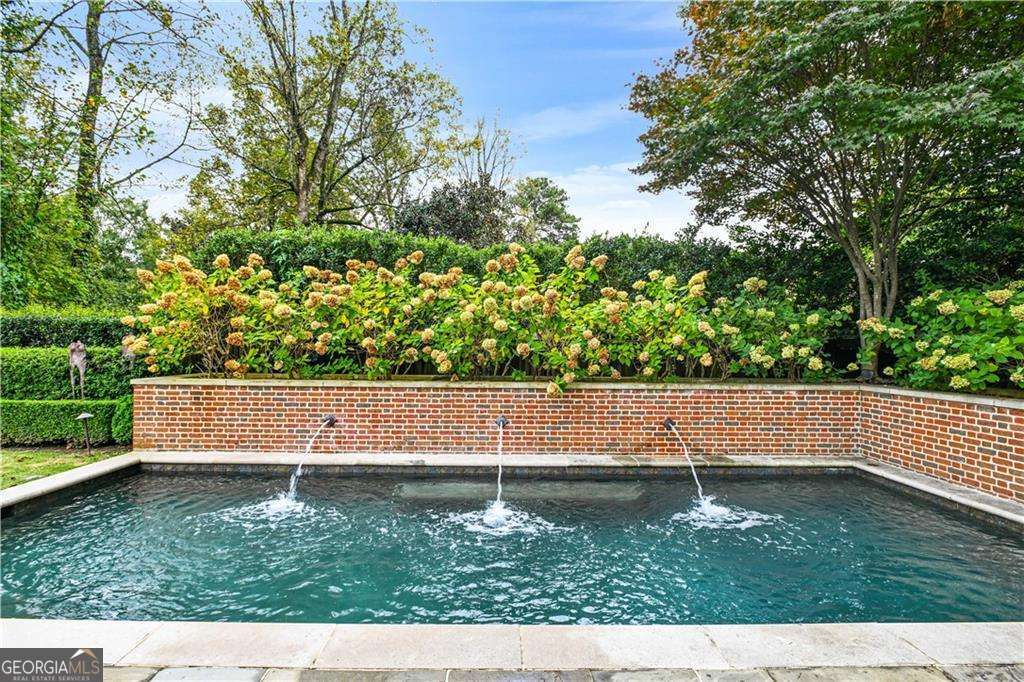 369 Pine Tree Drive NE