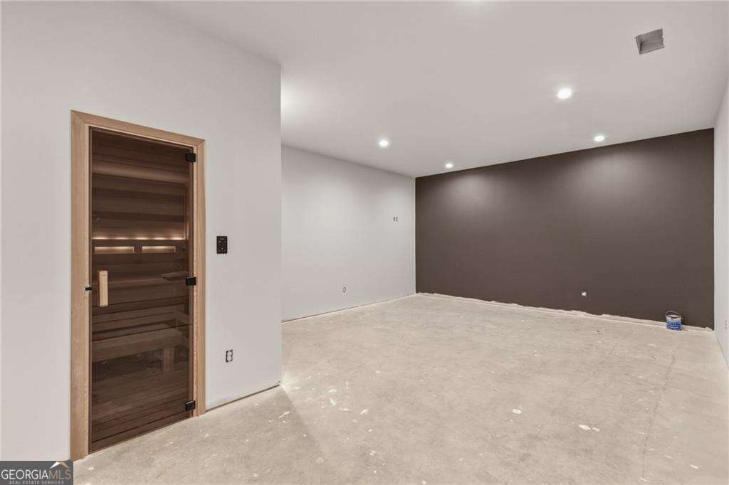 720 Edgewater Trail