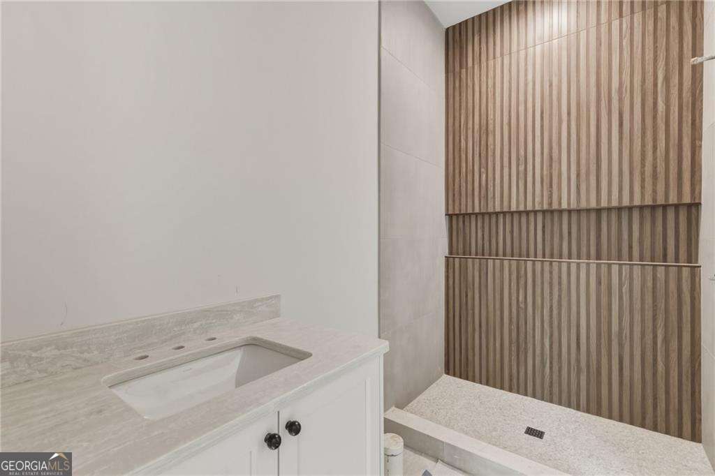 720 Edgewater Trail
