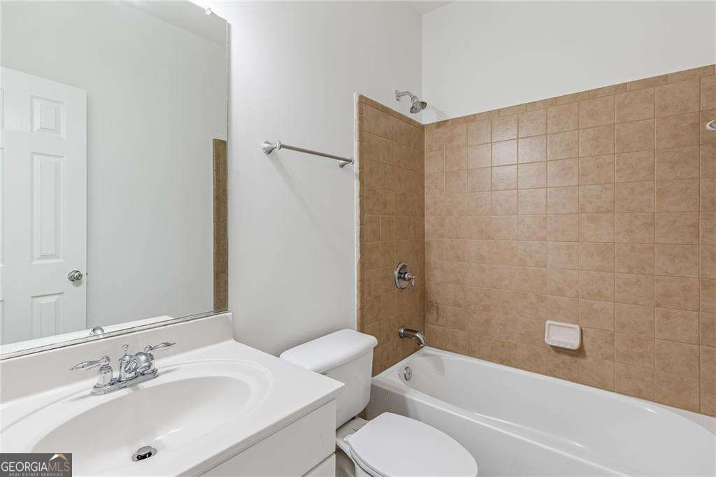 5678 Coopers Glen Court SW