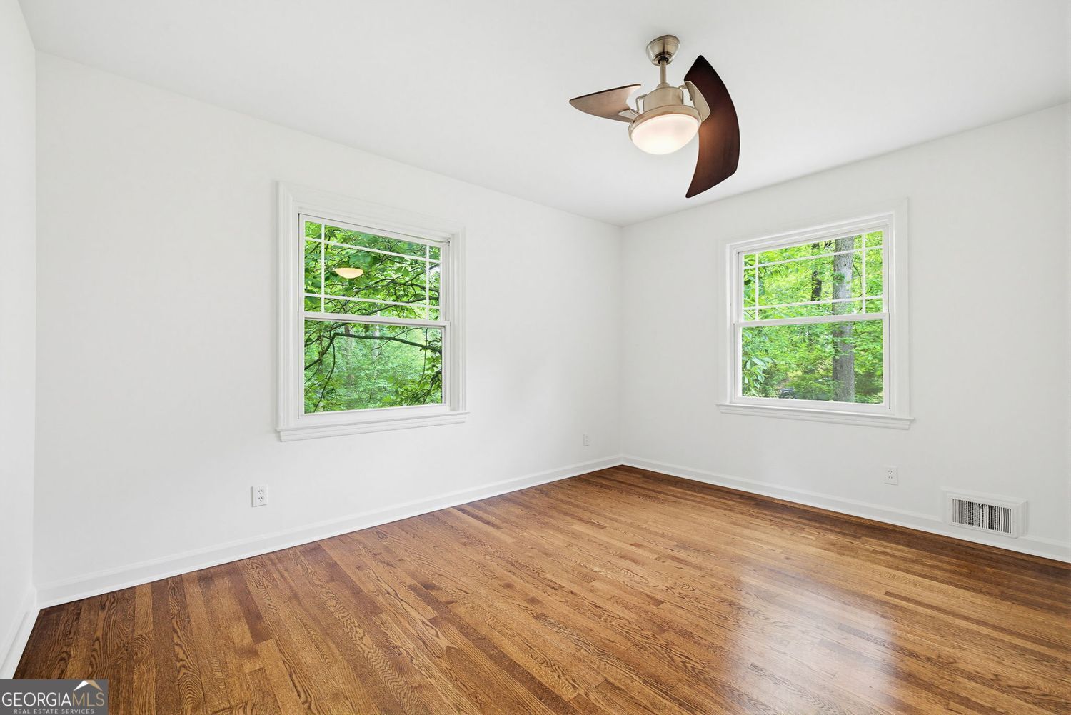 445 Forest Hills Drive NE