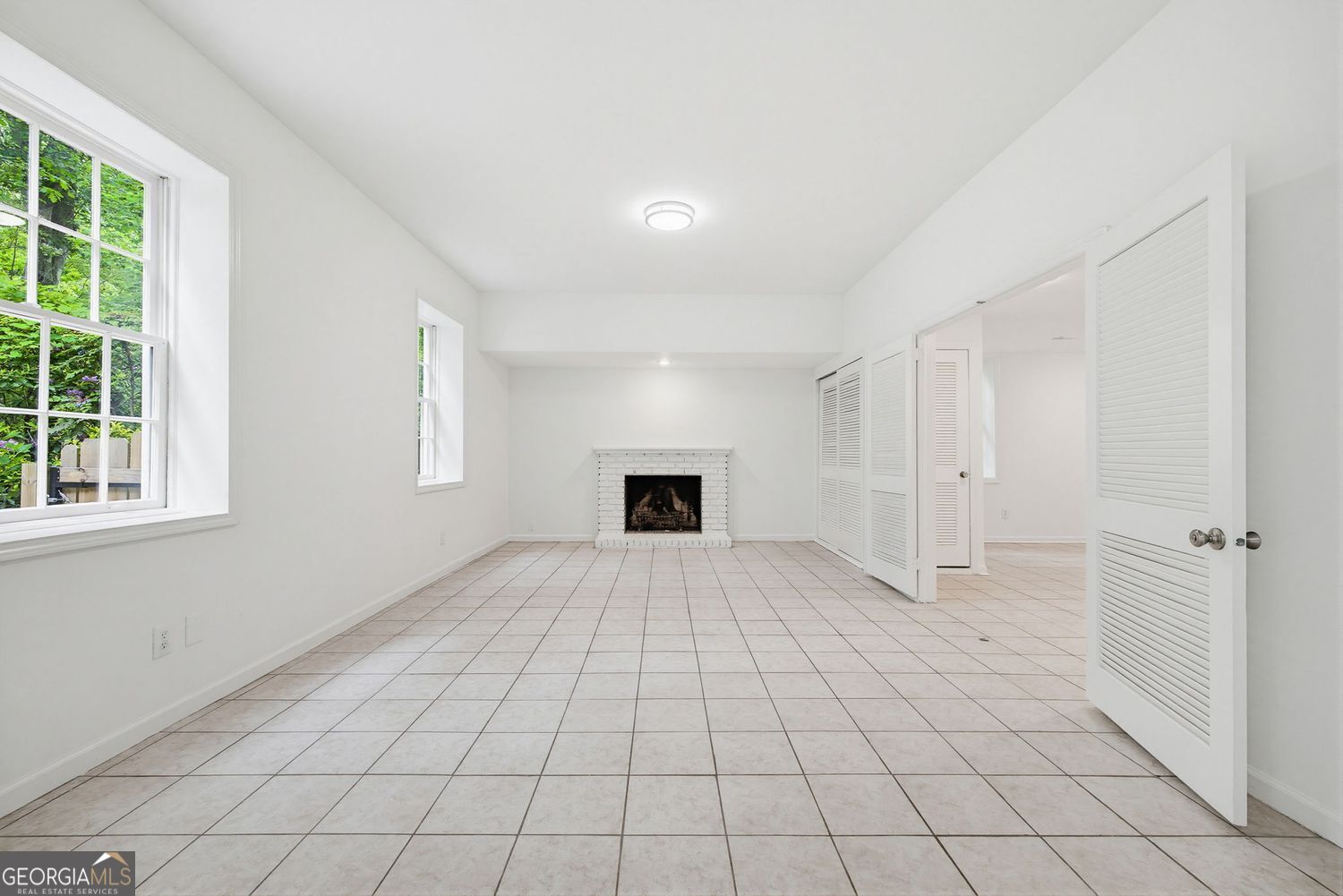 445 Forest Hills Drive NE