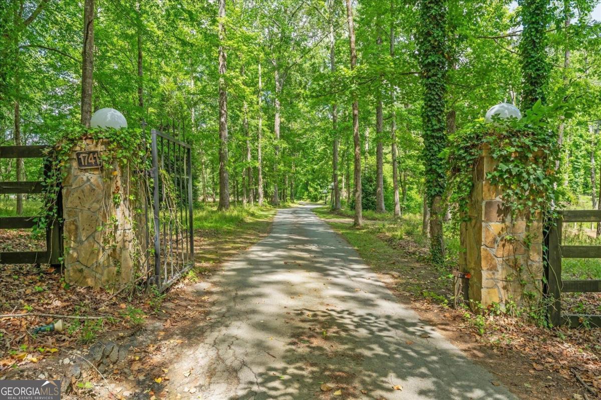 1741 Indian Woods