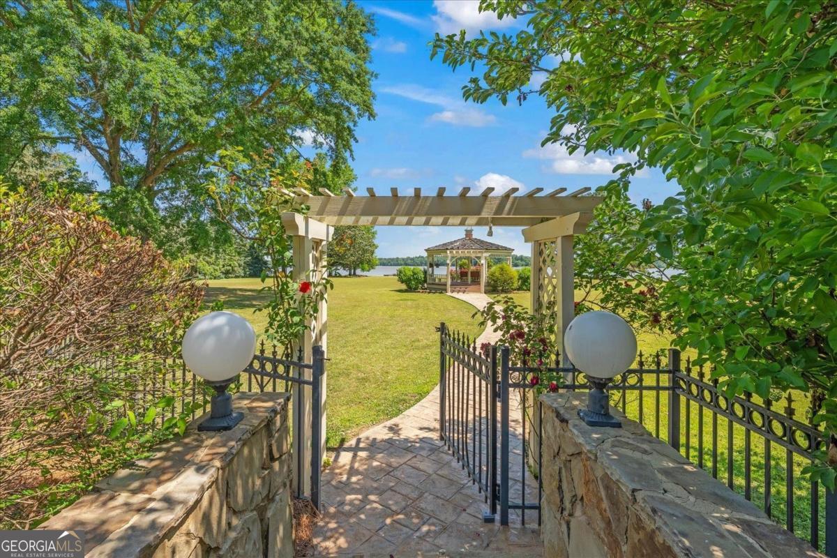 1741 Indian Woods