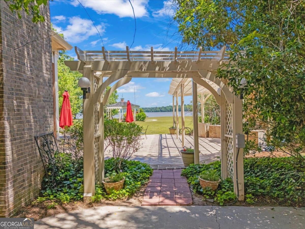 1741 Indian Woods