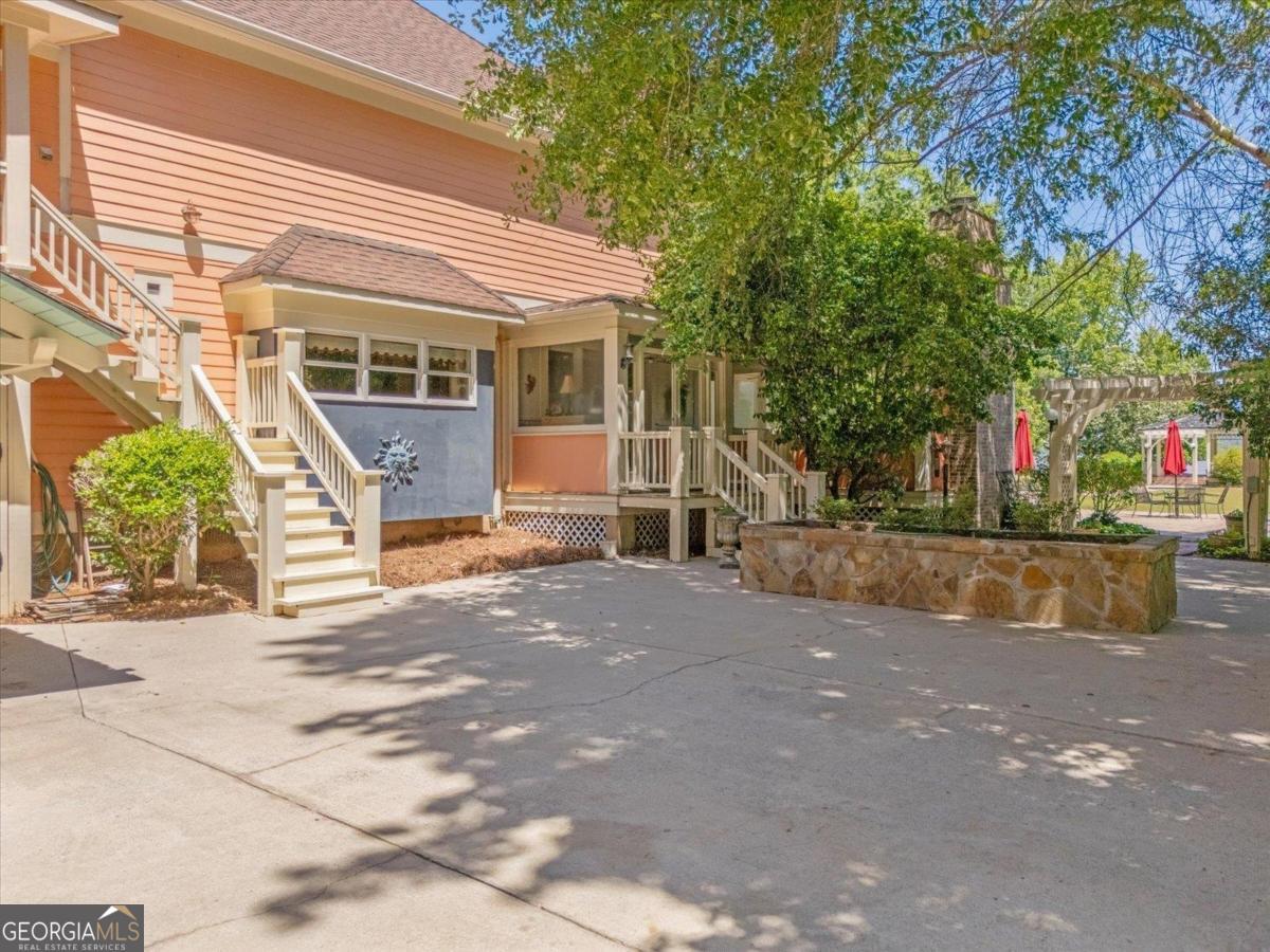 1741 Indian Woods