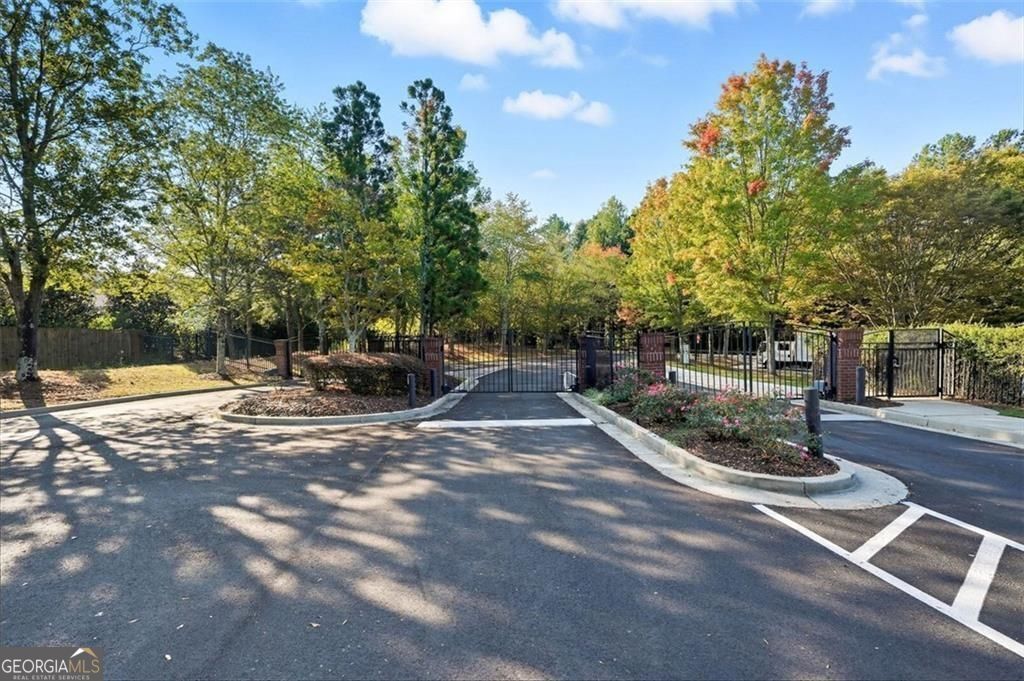 6115 Woodland Lane