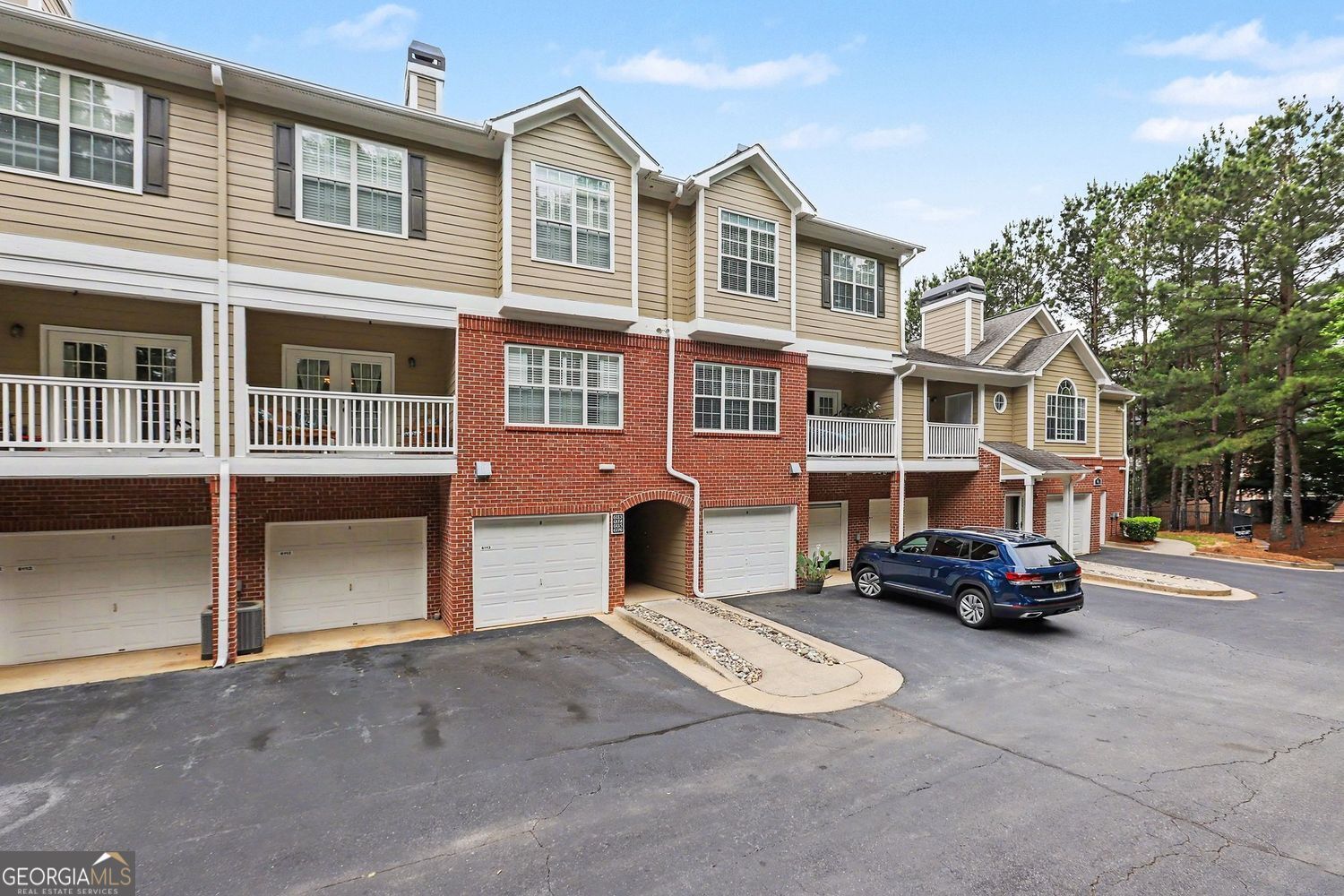 6115 Woodland Lane