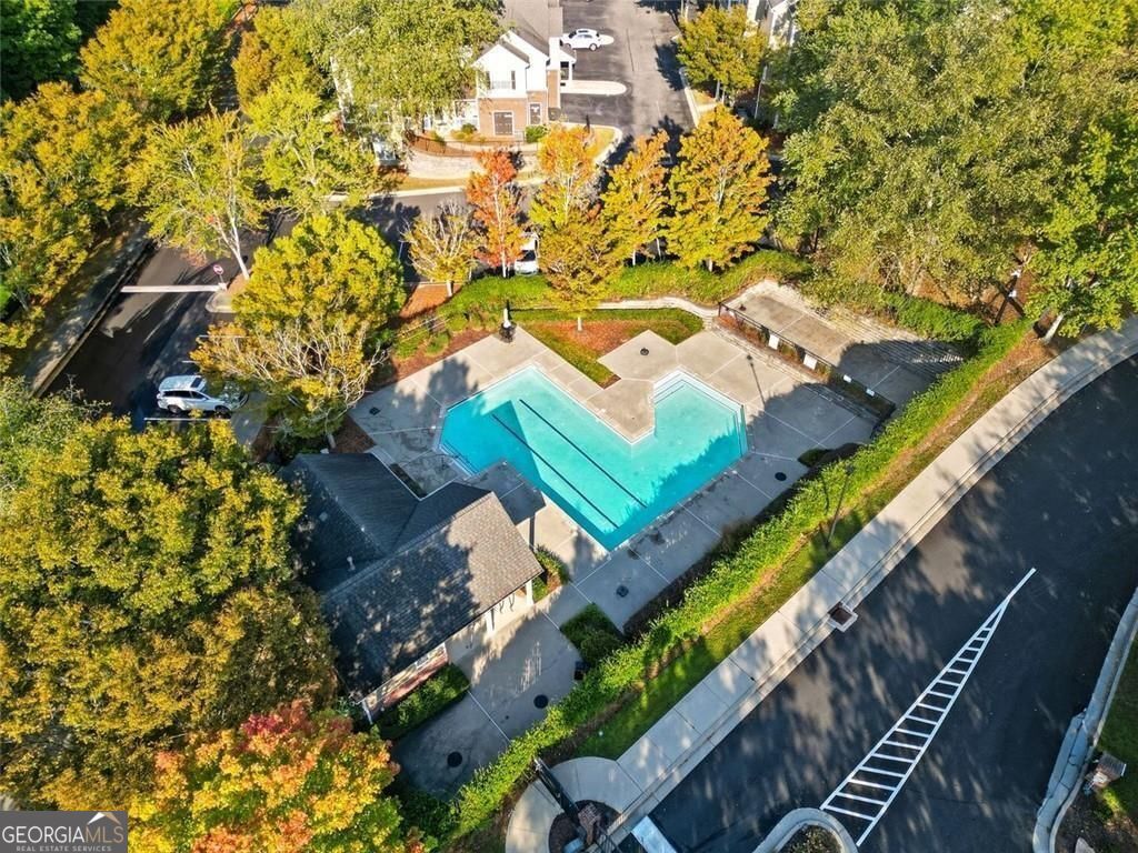 6115 Woodland Lane