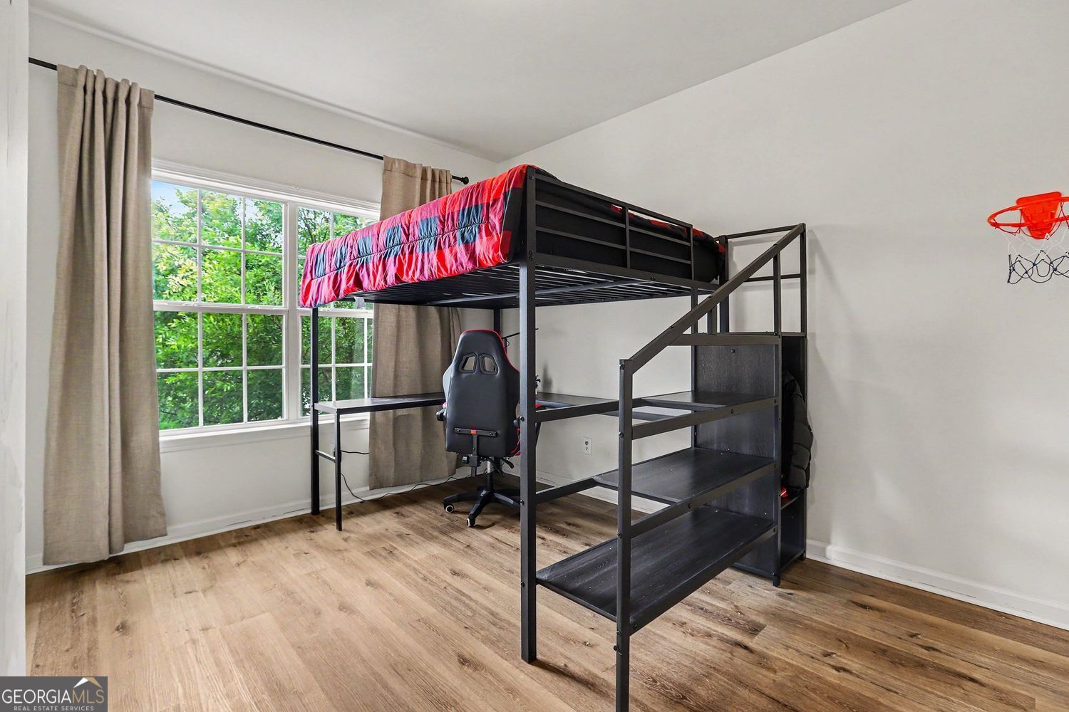 6115 Woodland Lane