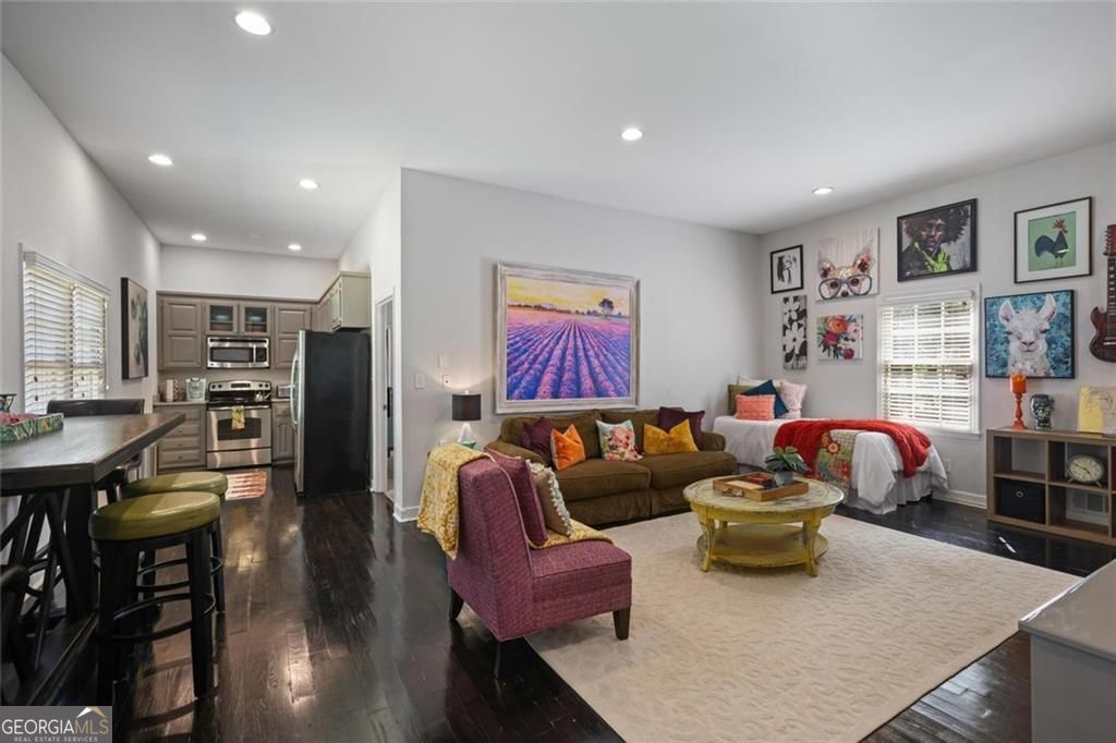 710 Walnut Drive SW