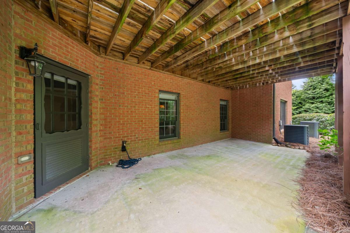 7461 Biltmore Lane