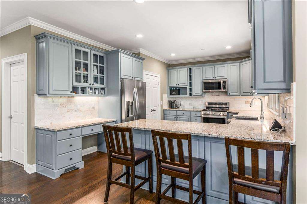 220 Milano Drive SW
