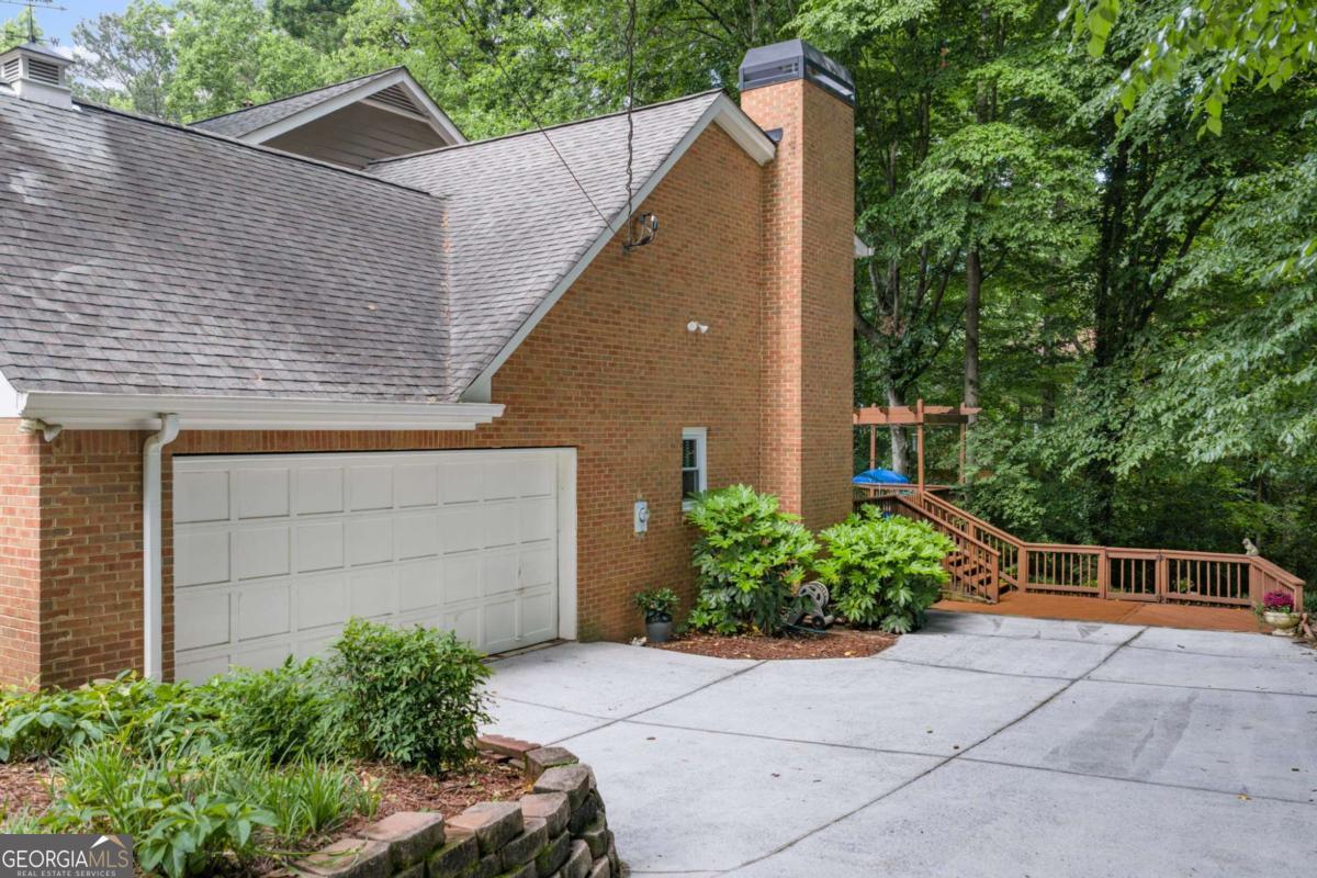 2556 Midvale Lane