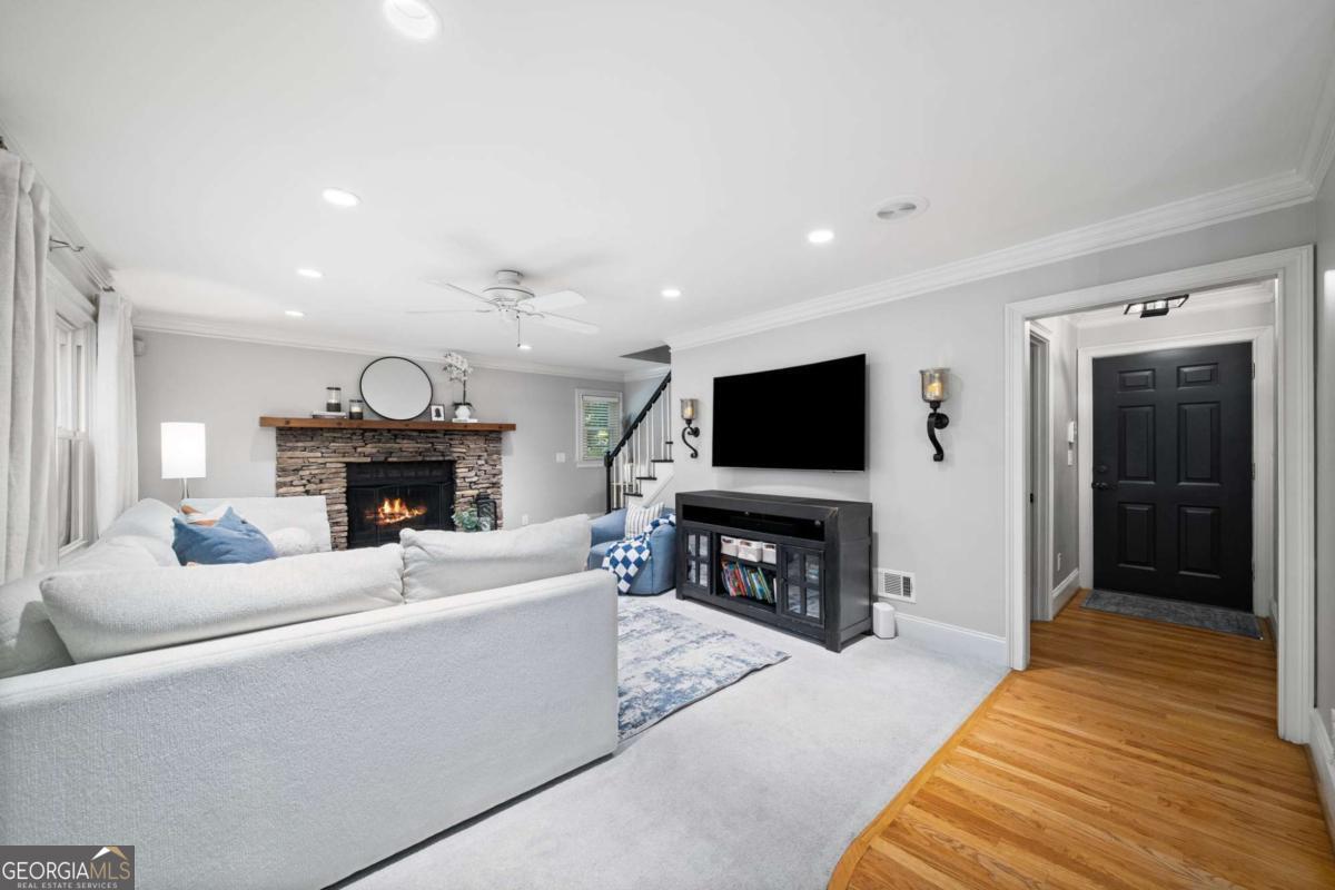 2556 Midvale Lane