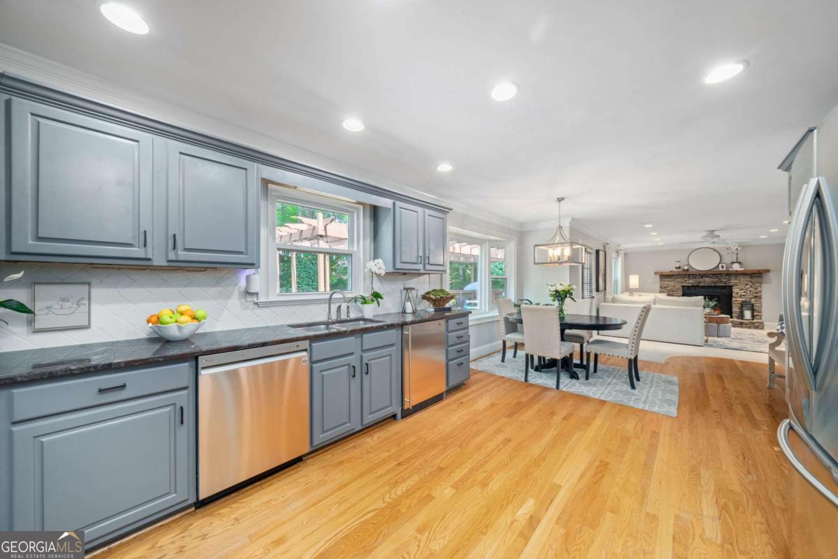 2556 Midvale Lane