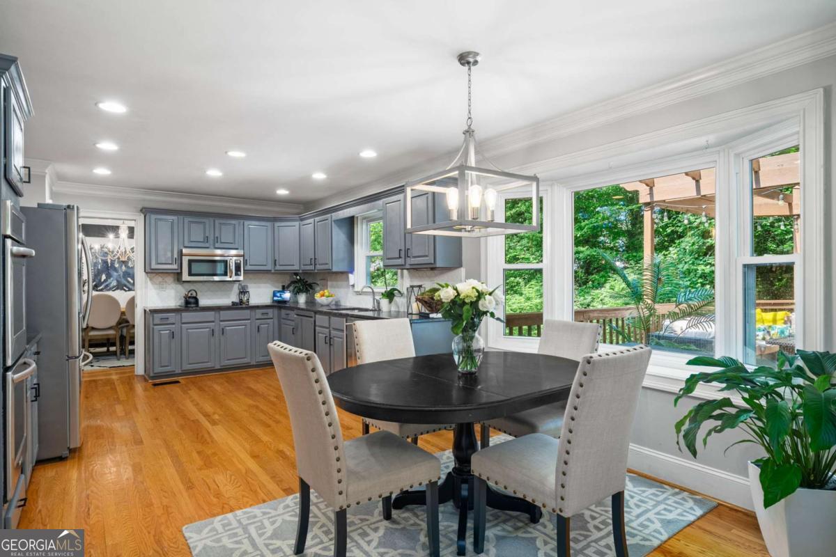 2556 Midvale Lane