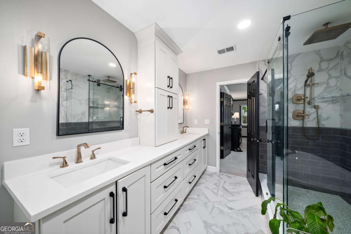 2556 Midvale Lane