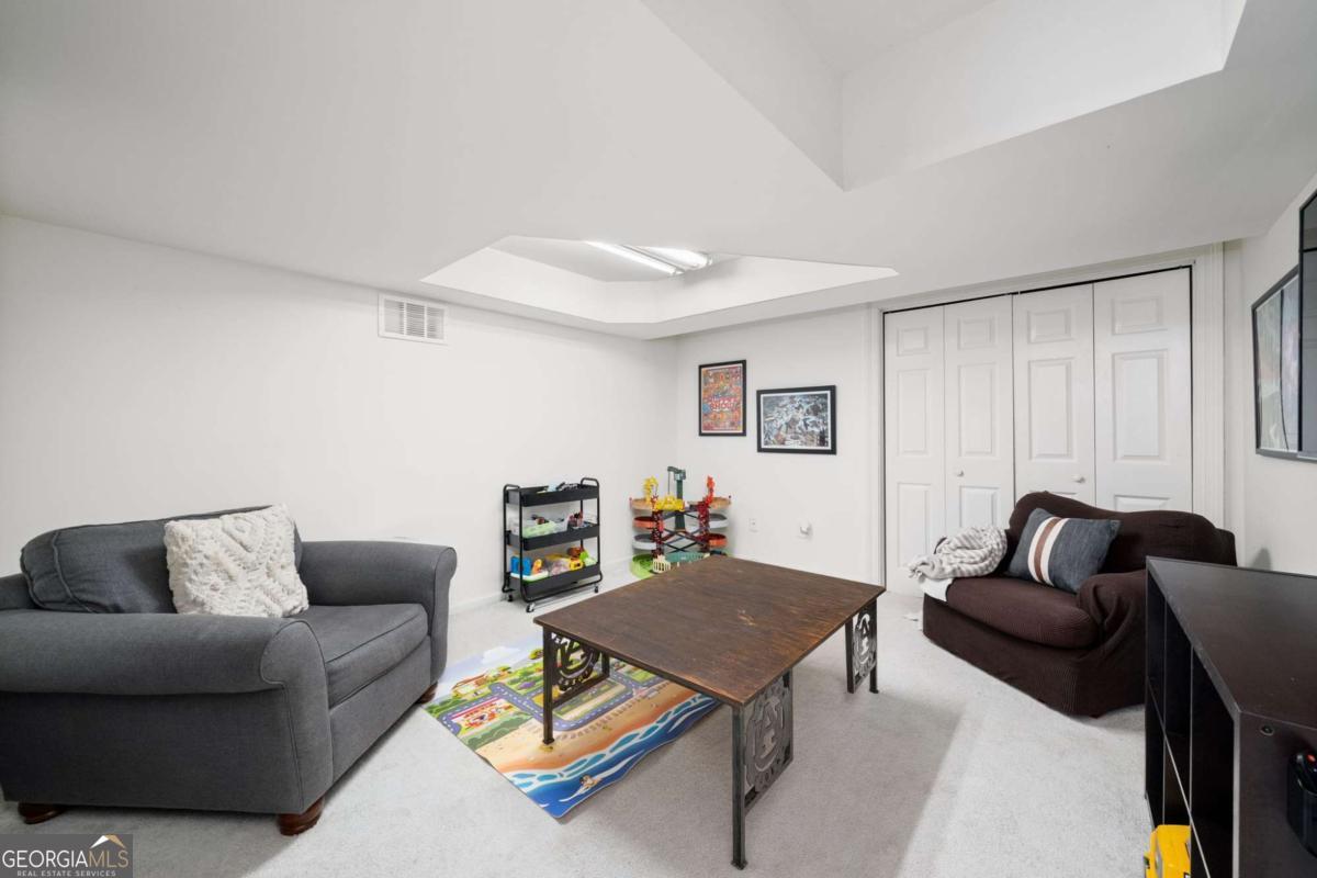 2556 Midvale Lane