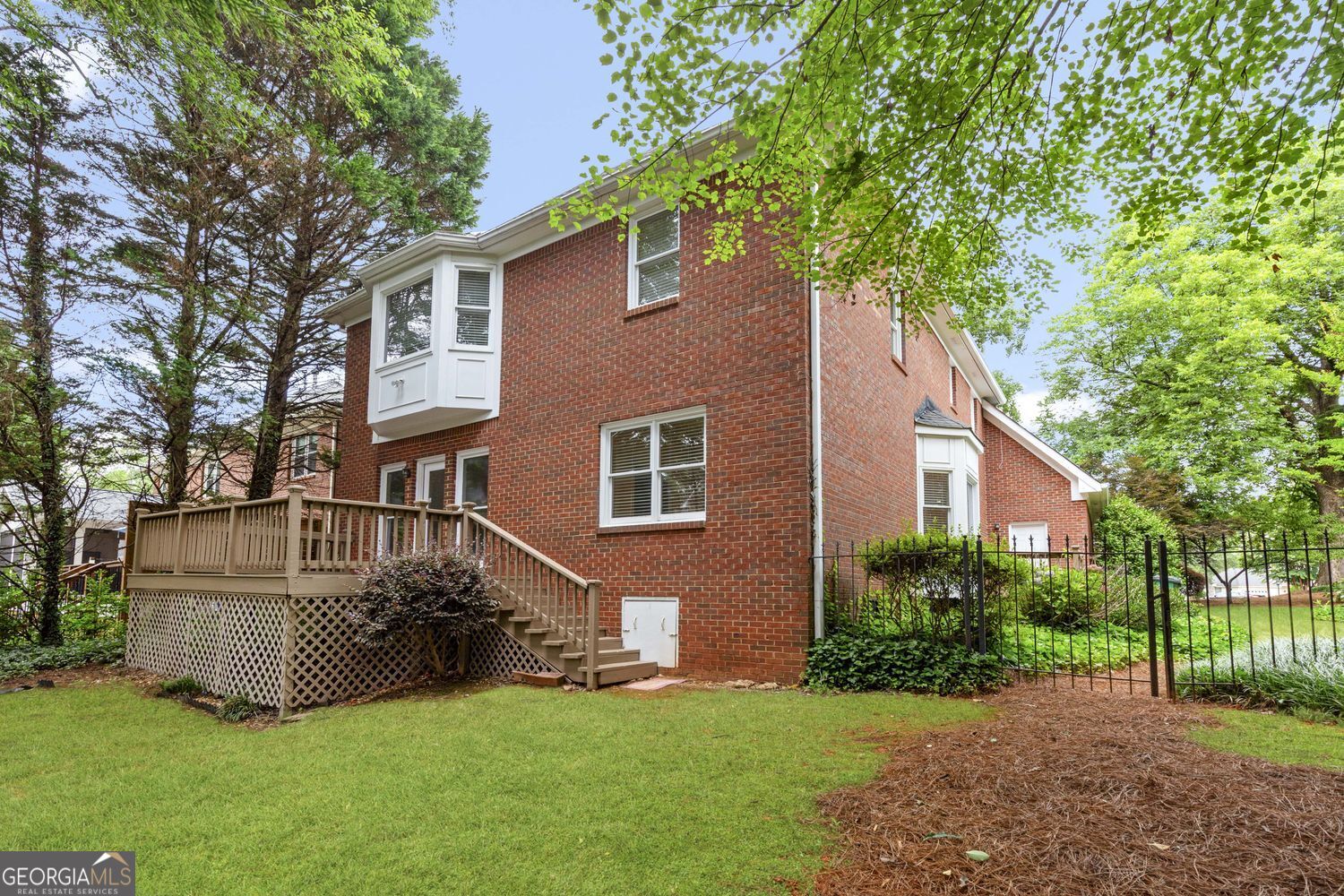 579 N Palisades Circle SE