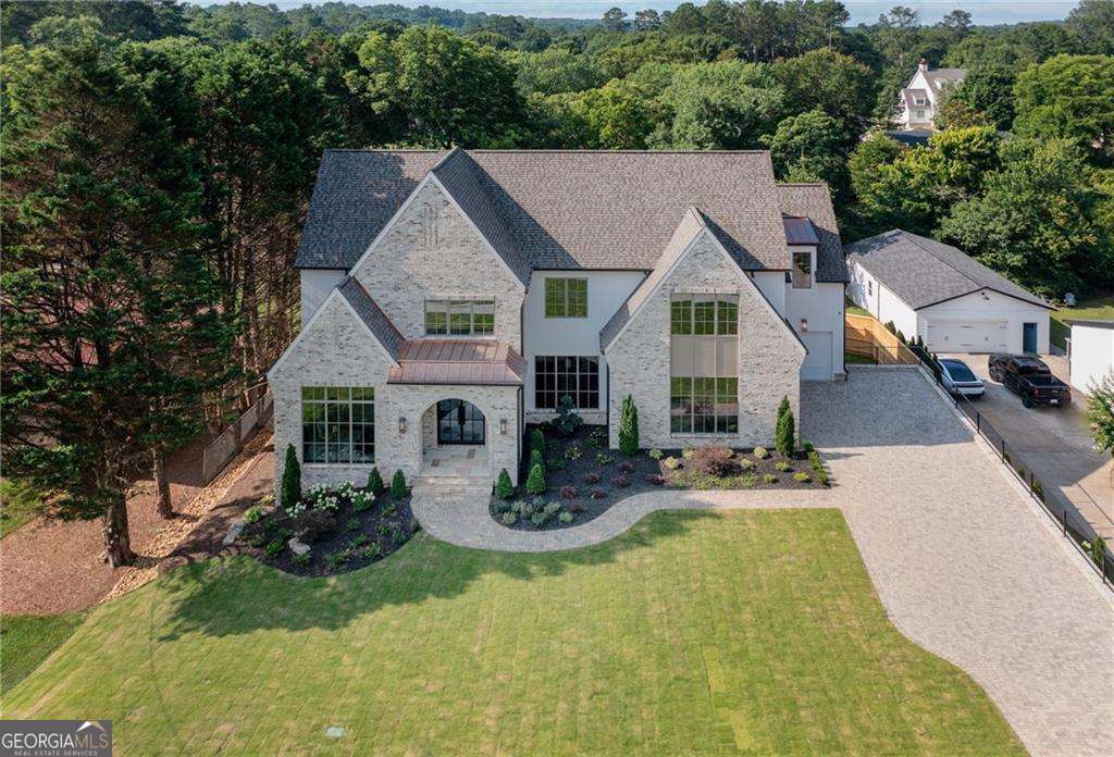228 Thomas Circle
